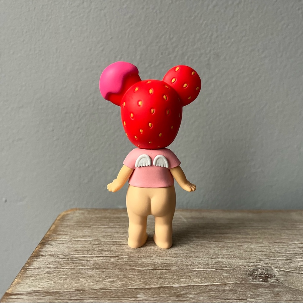 SONNY ANGEL Strawberry Love Series - Mouse Figurine - Picture 2 of 5